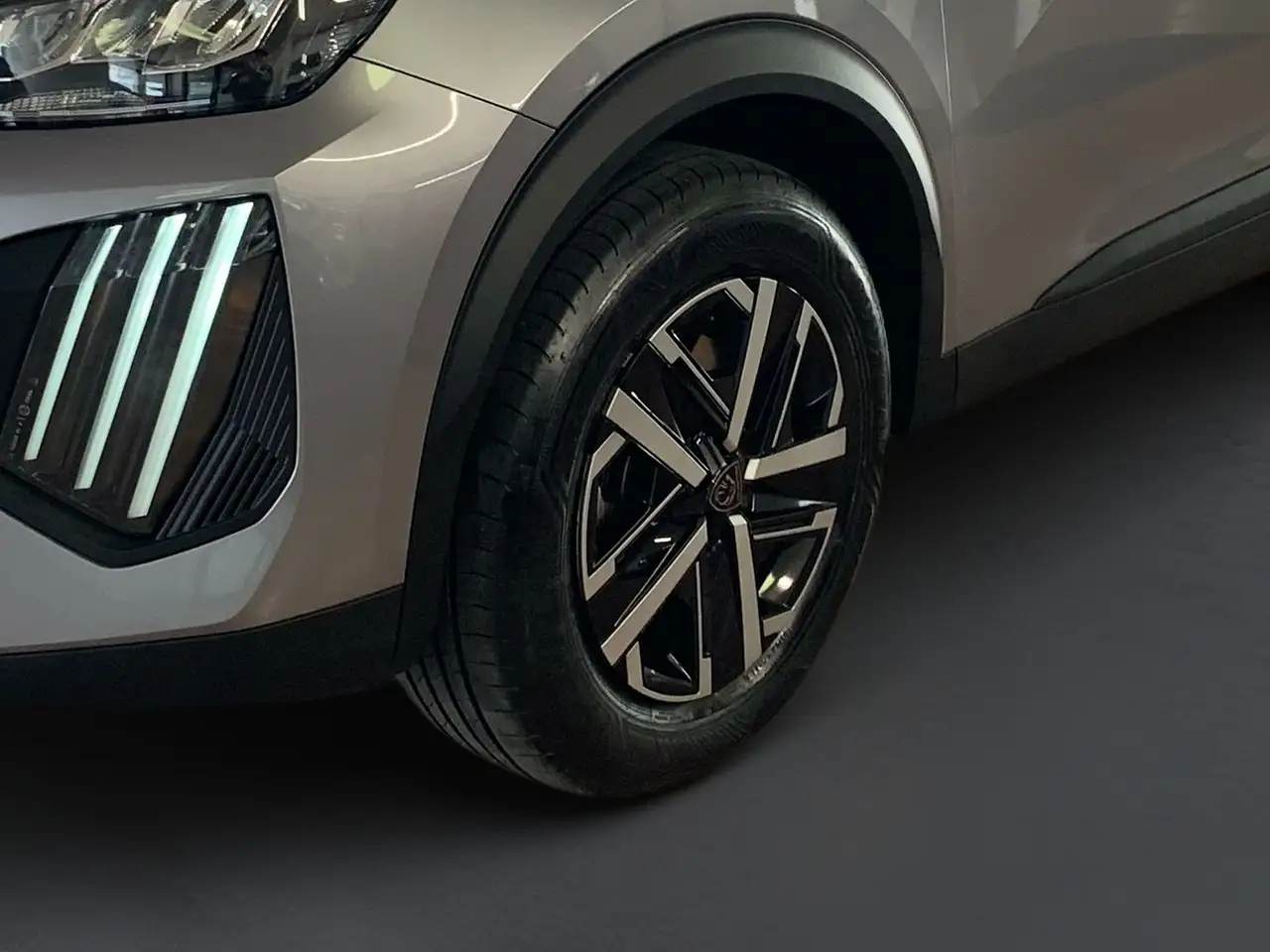 Peugeot 2008 1.2 hybrid Active 136cv e-dcs6 15
