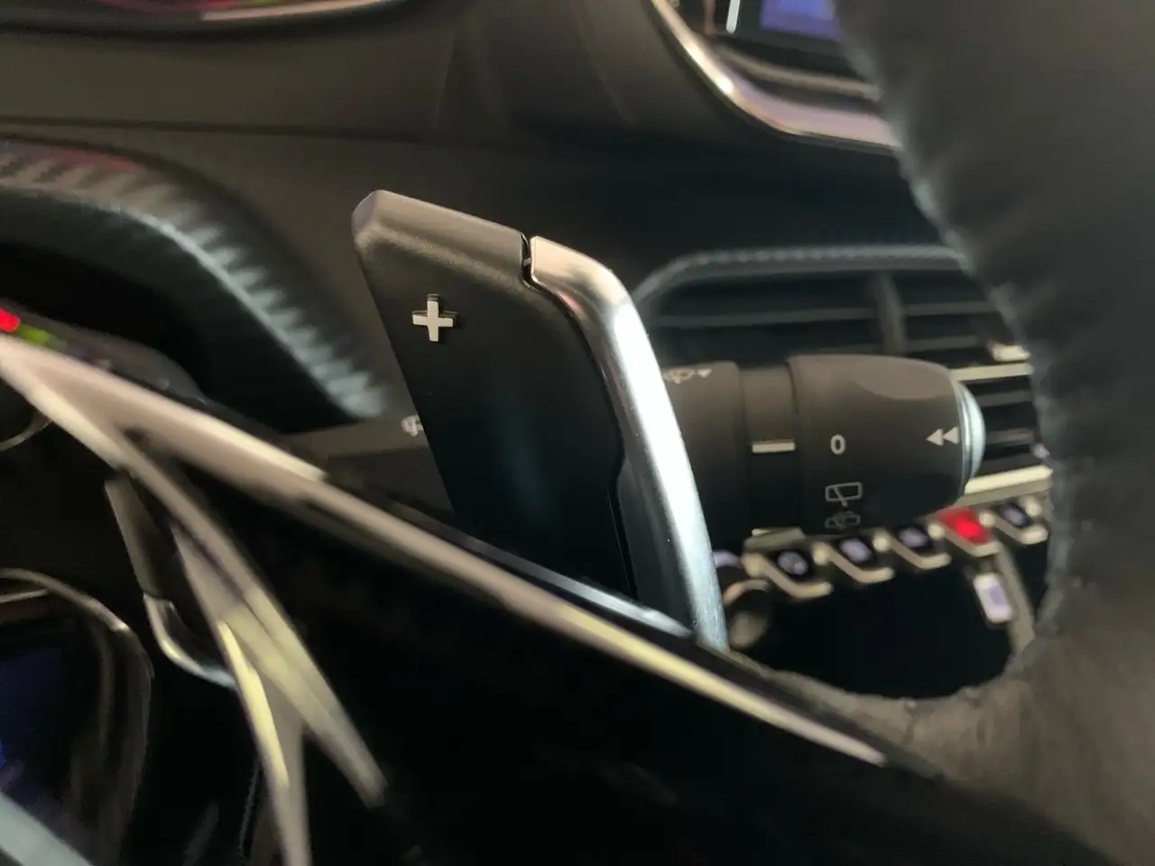 Peugeot 2008 1.2 hybrid Active 136cv e-dcs6 21