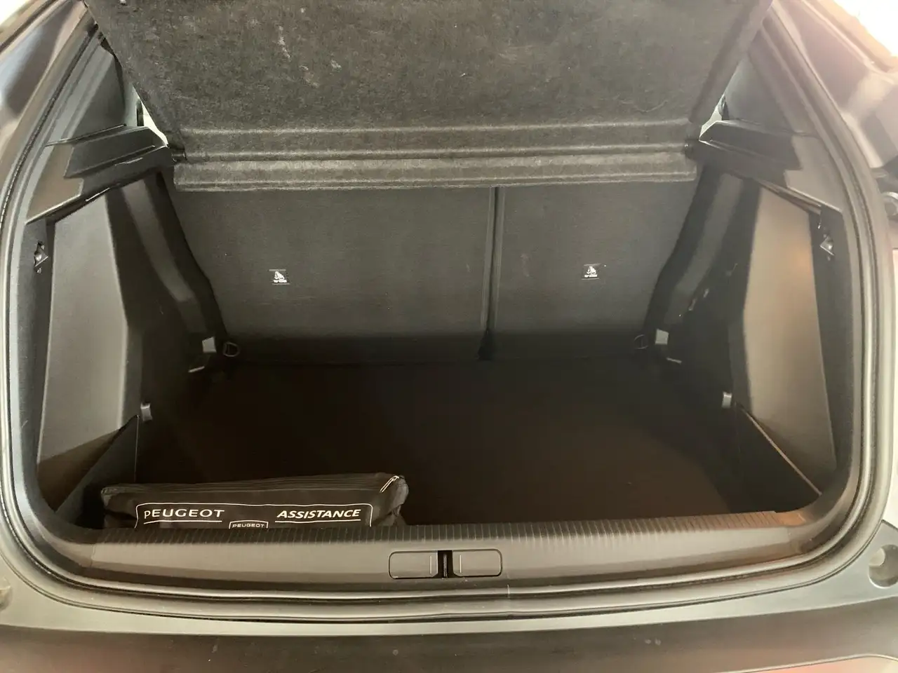 Peugeot 2008 1.2 hybrid Active 136cv e-dcs6 16