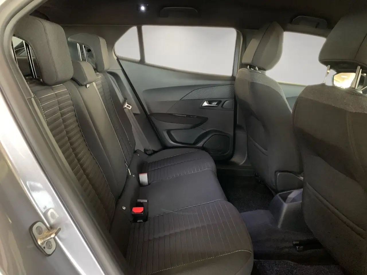 Peugeot 2008 1.2 hybrid Active 136cv e-dcs6 8