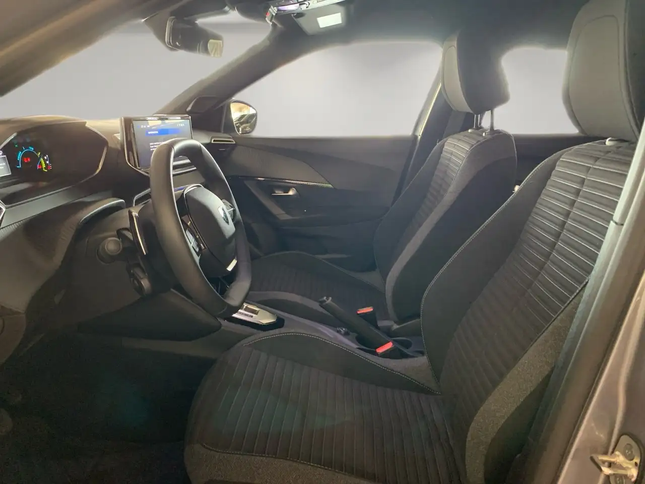 Peugeot 2008 1.2 hybrid Active 136cv e-dcs6 7