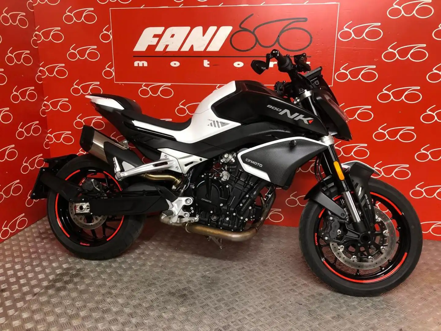 CFMOTO 800 NK Advance Biały - 1