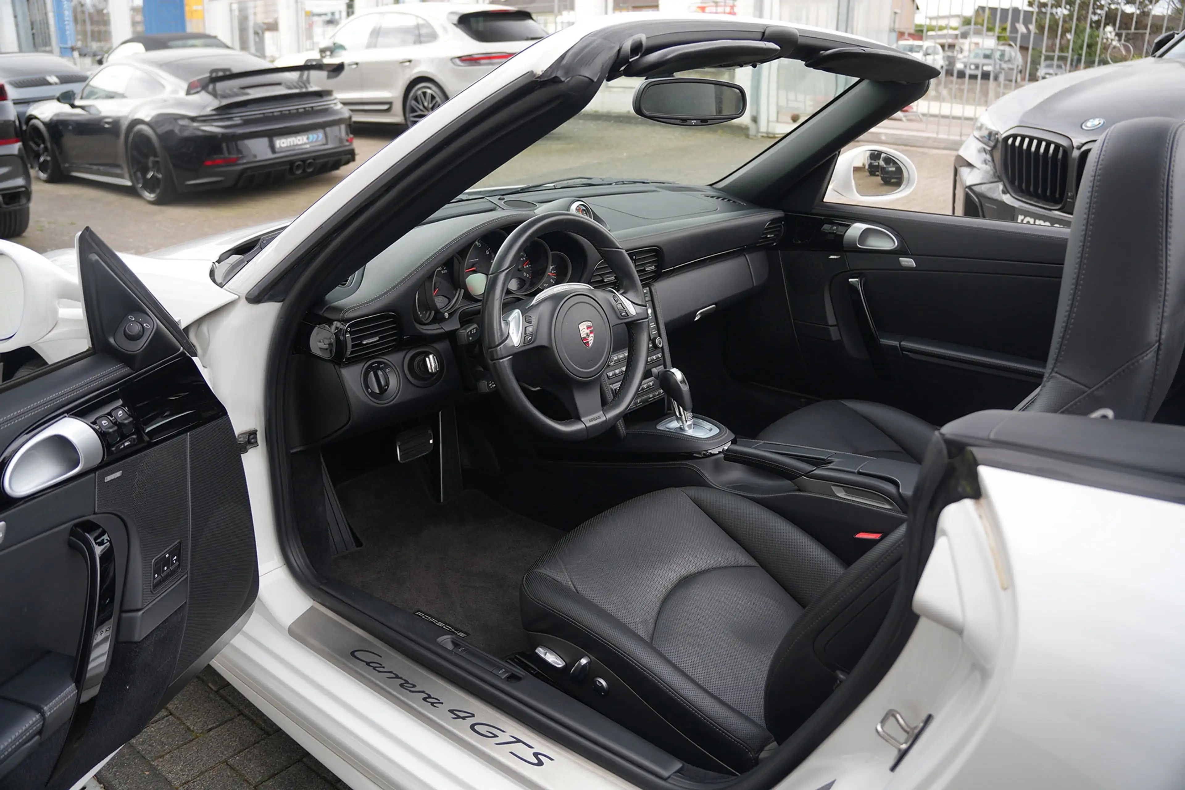 Porsche 997 911 997 Carrera 4 GTS PDK Cabriolet VOLL — photo 2