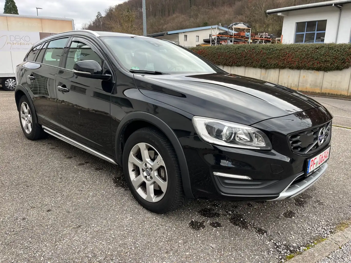Volvo V60 Cross Country V60 2.4 D Cross Country Summum AWD Schwarz - 2