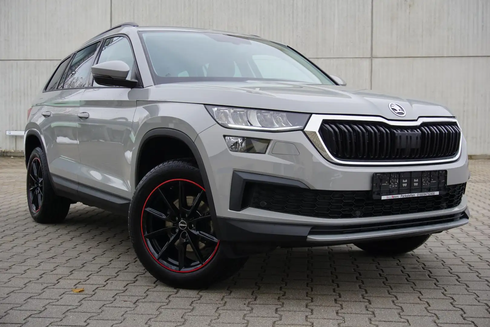 Skoda Kodiaq 1.5TSI Ambition DSG Navi AHK Kamera Grau - 1