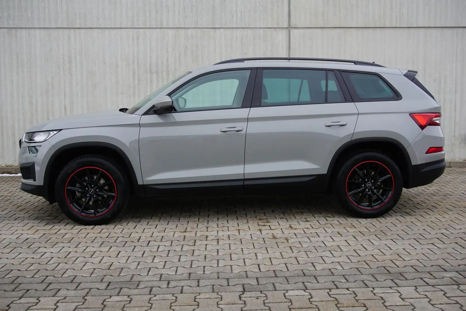 Skoda Kodiaq 1.5TSI Ambition DSG Navi AHK Kamera Grau - 2