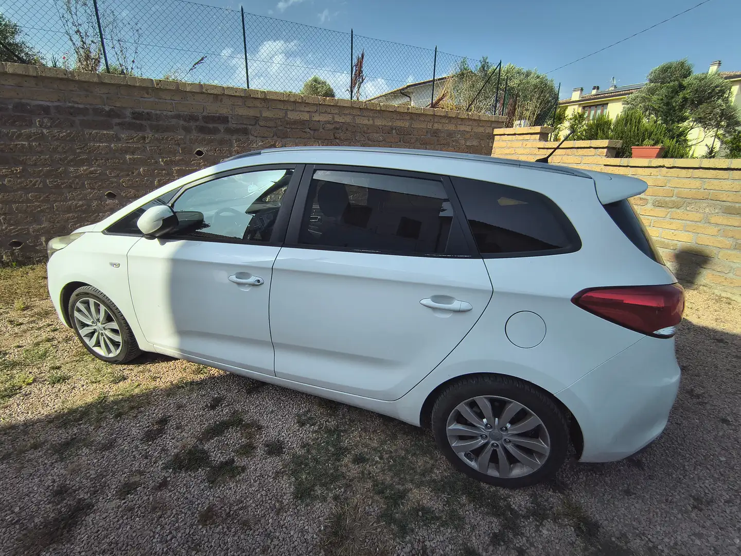 Kia Carens Carens IV 2013 1.7 crdi Class 115cv 5p Alb - 2