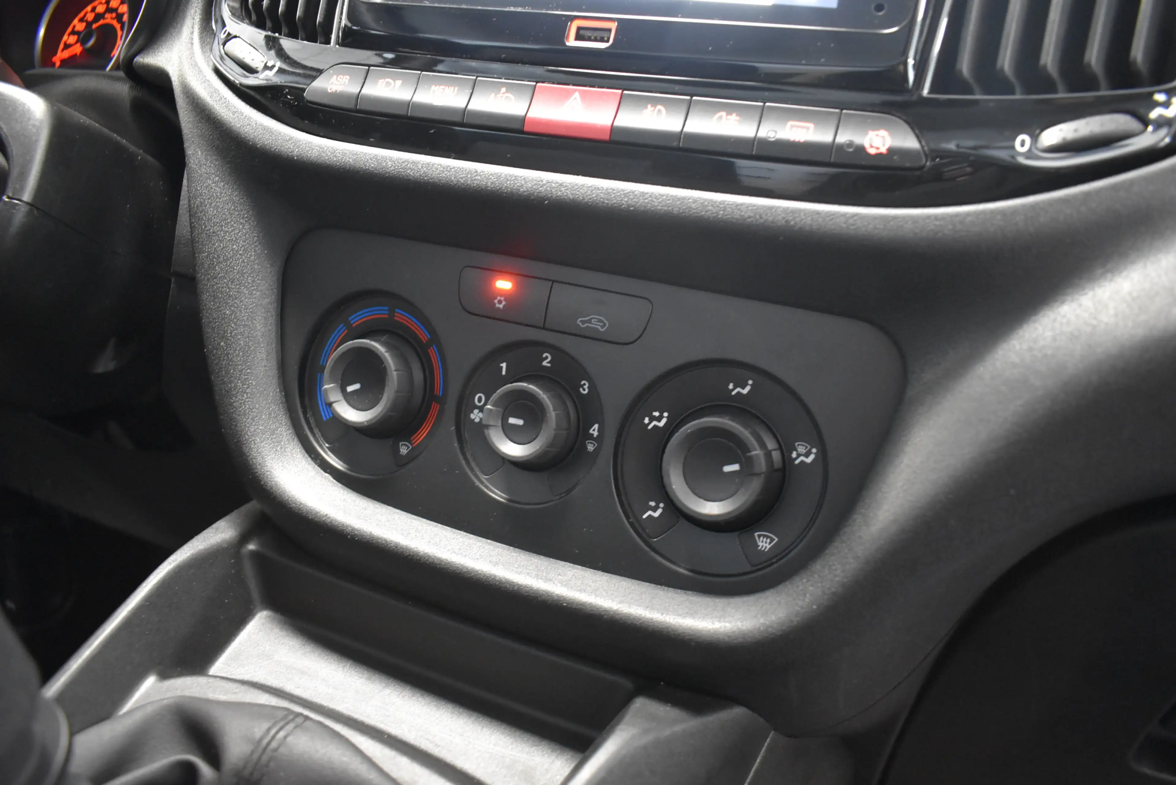 Fiat Doblo SX Kasten Klima Regale 1-Hand — photo 10