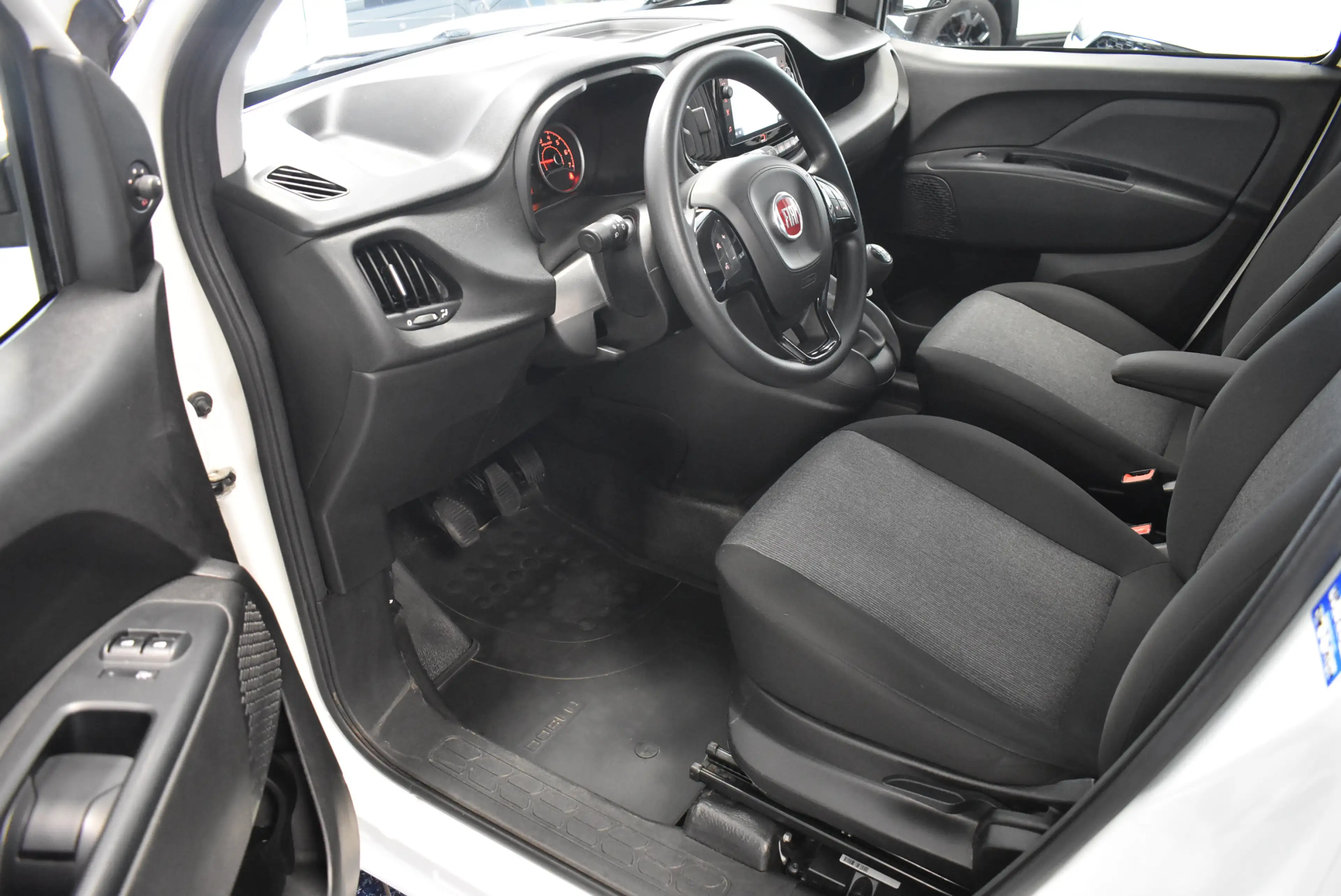 Fiat Doblo SX Kasten Klima Regale 1-Hand — photo 5