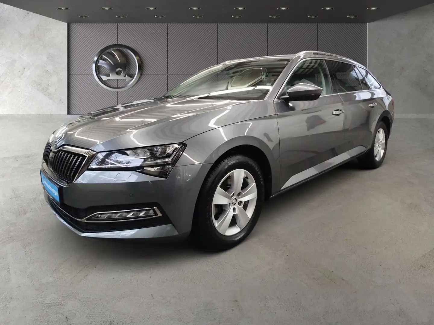 Skoda Superb Combi 1.5 TSI DSG ACT Style Navi AHK Pano Grau - 2