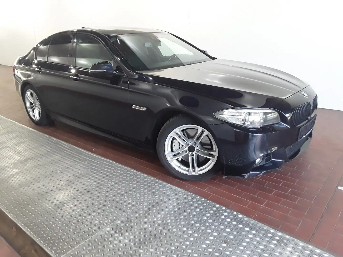 BMW 535 5 Lim. 535 d M-Sport*Head-Up*Navi Prof.*LED* Black - 2