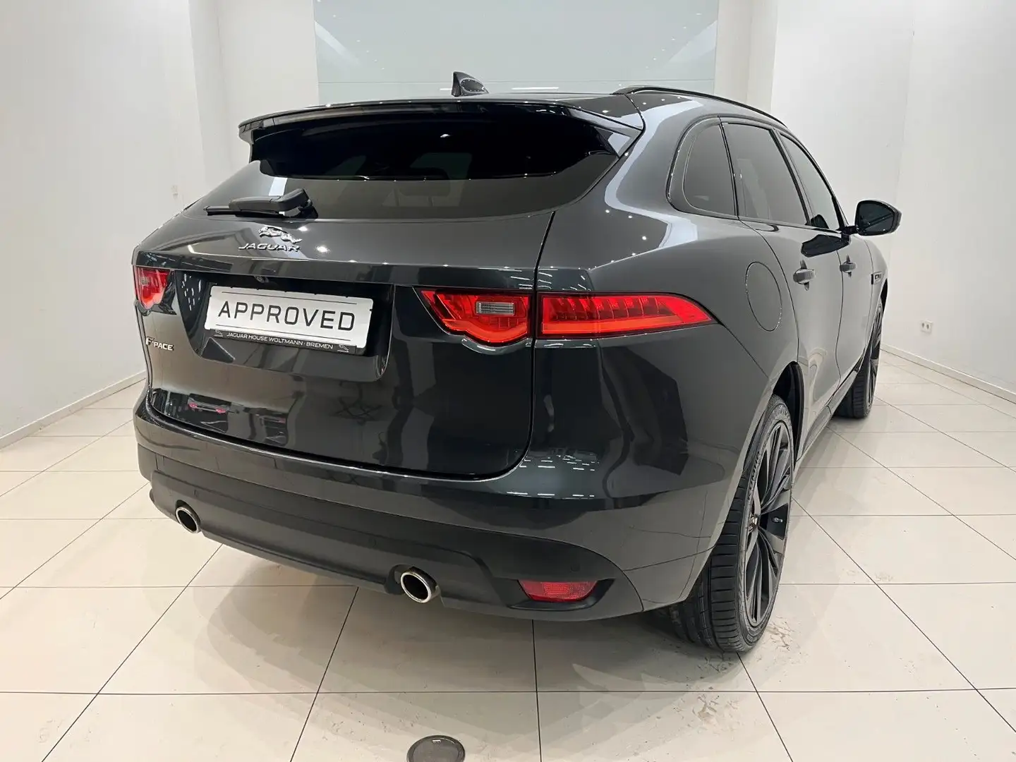 Jaguar F-Pace 30d R-Sport AWD Panorama & 22" Rad Grau - 2