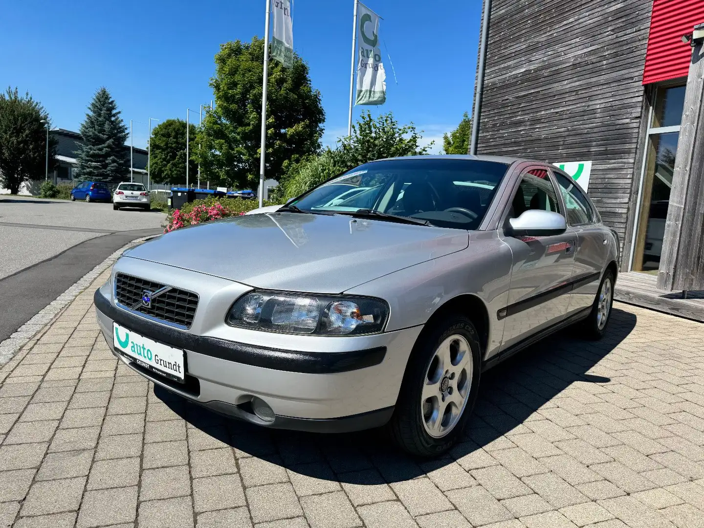 Volvo S60 Lim. 2.4 D Plateado - 1