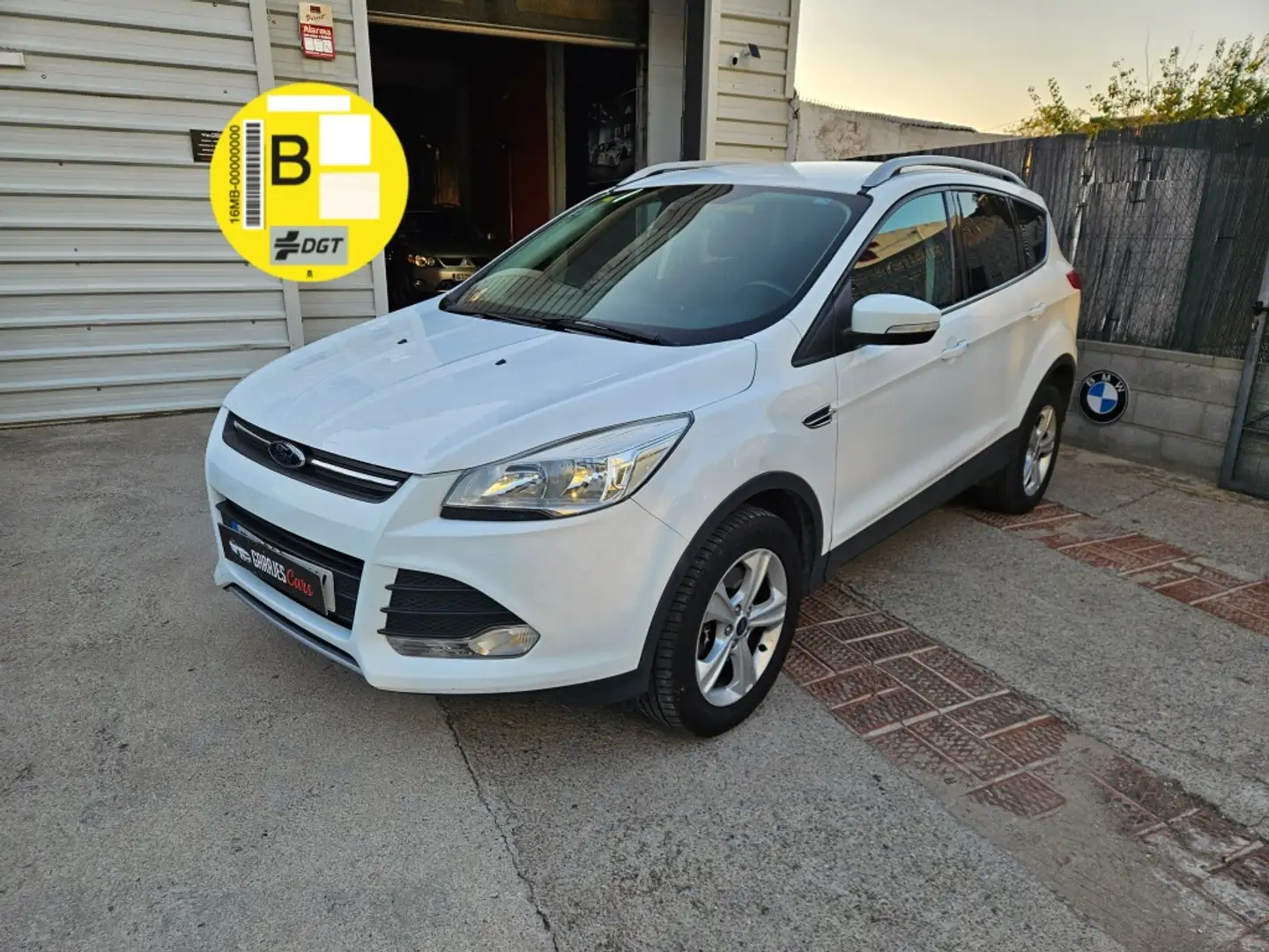 Ford Kuga 2.0TDCi Titanium 4x2 140 Blanc - 1