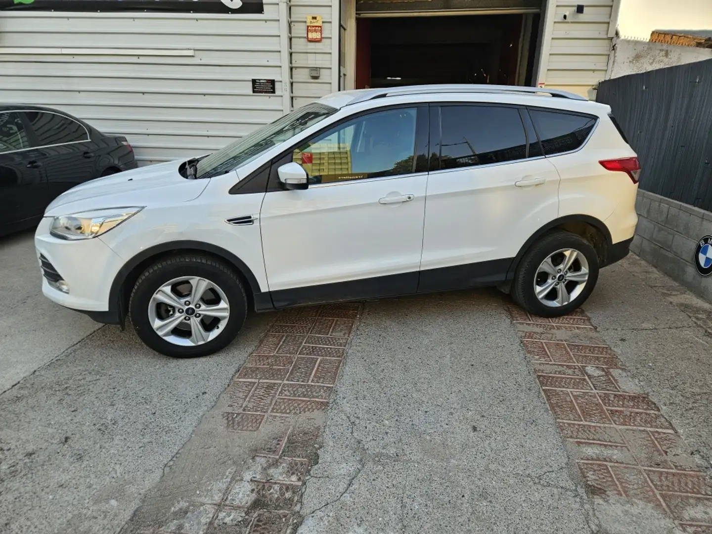 Ford Kuga 2.0TDCi Titanium 4x2 140 Blanc - 2