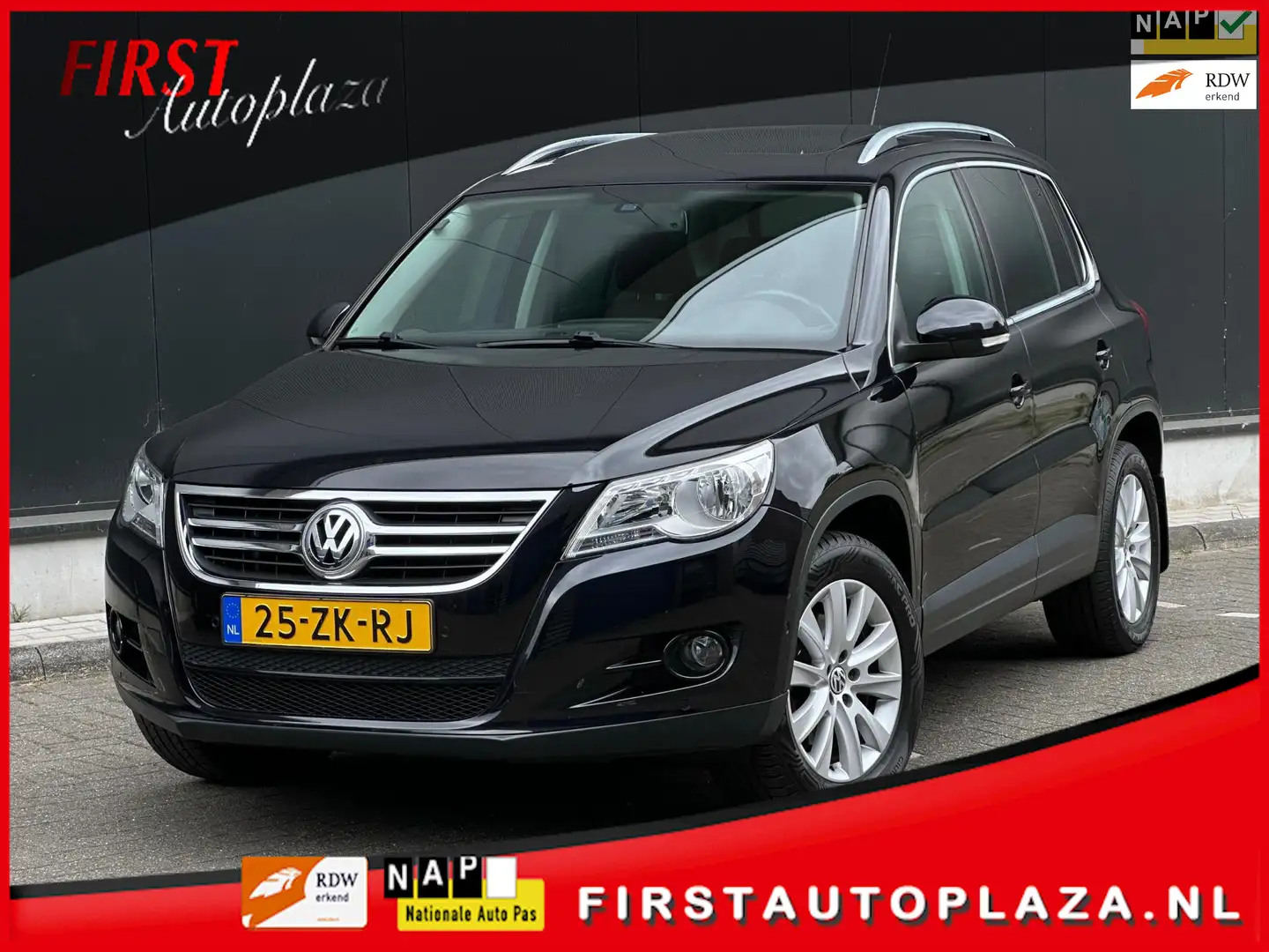 Volkswagen Tiguan 1.4 TSI Sport&Style 4Motion PANO/CRUISE/NAVI/PDC | Zwart - 1