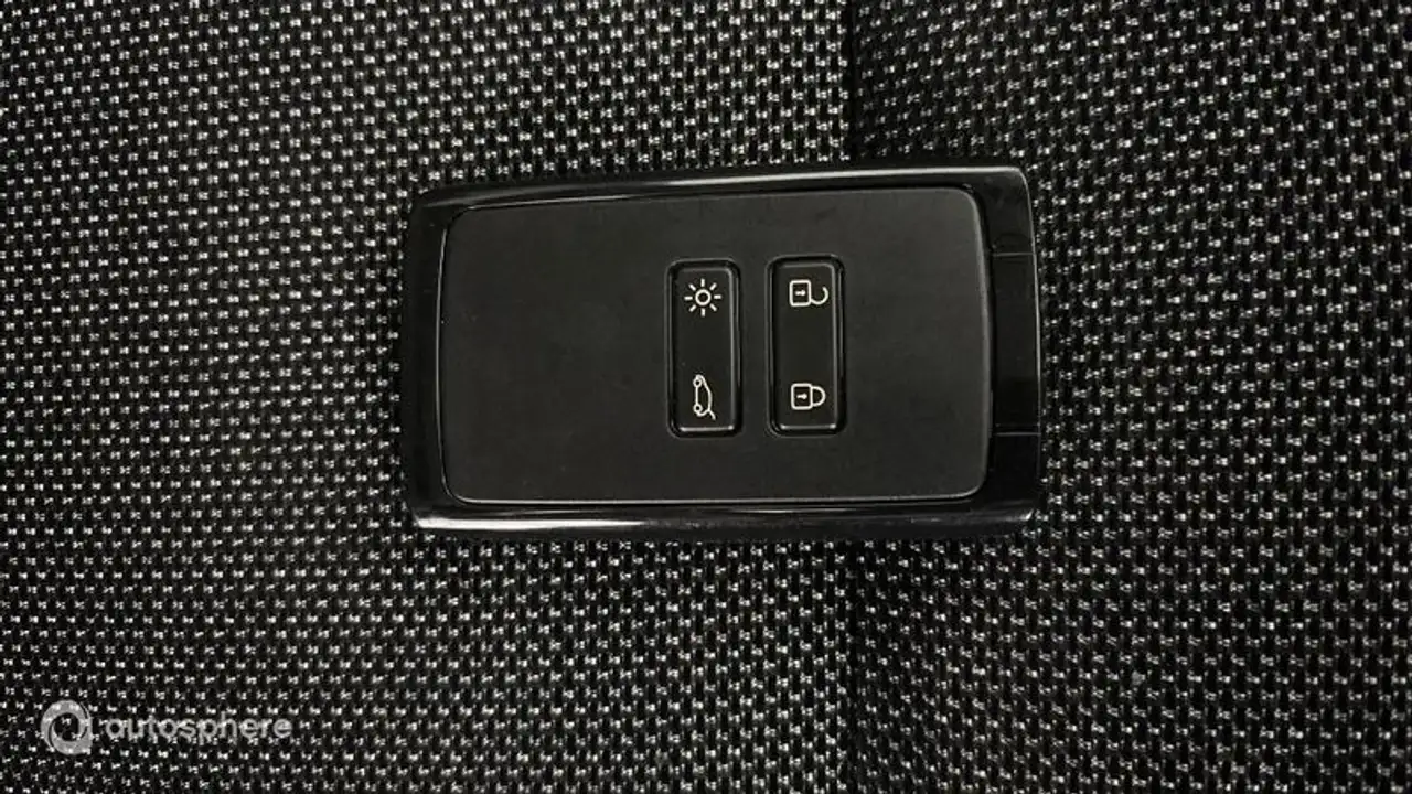 Renault Captur — photo 16
