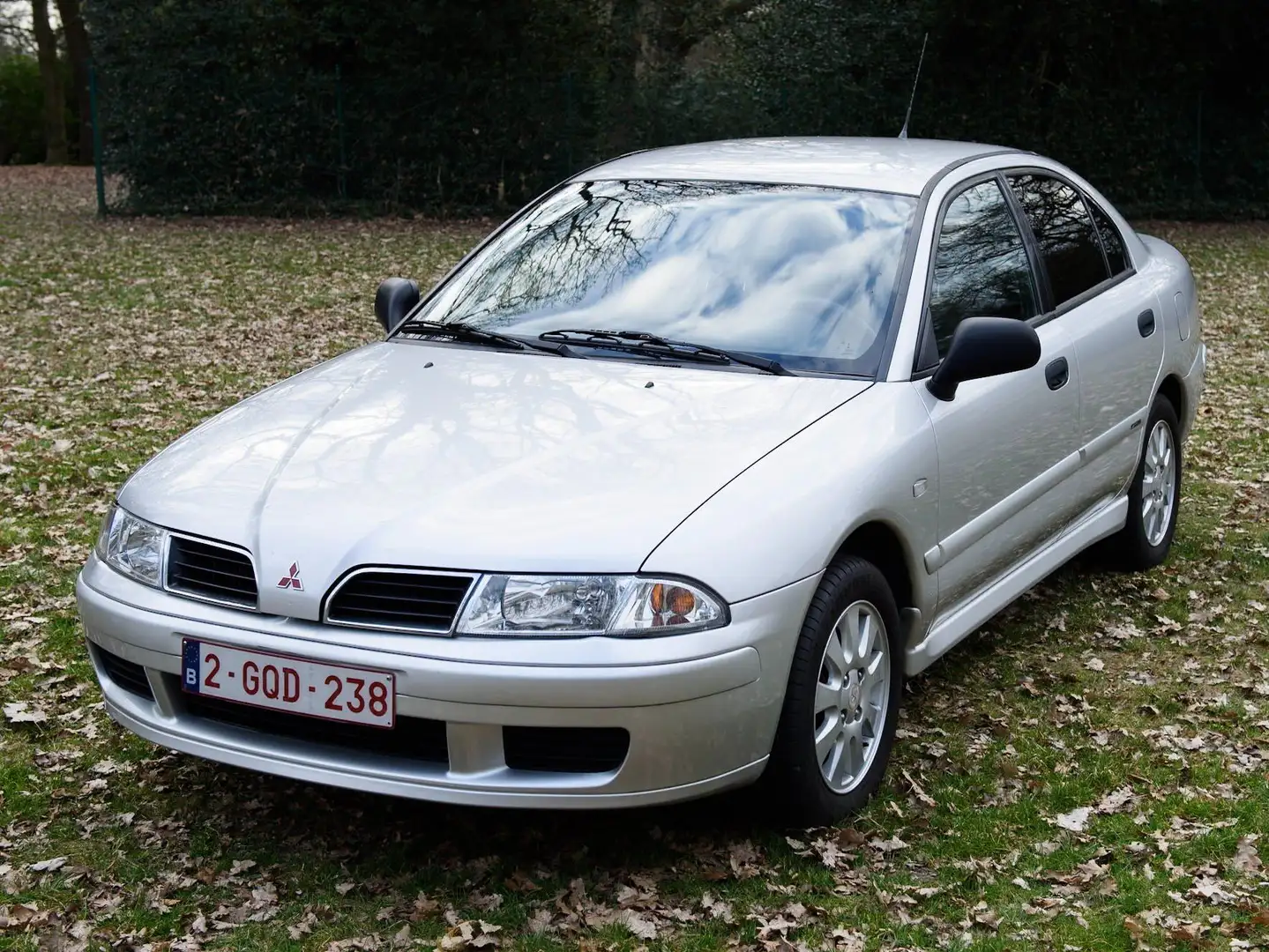 Mitsubishi Carisma Carisma 1.6 Comfort Gris - 1