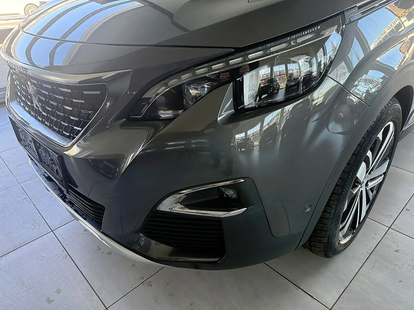 Peugeot 3008 Hybrid4 300 PHEV e-EAT8 GT Aut. Grau - 2