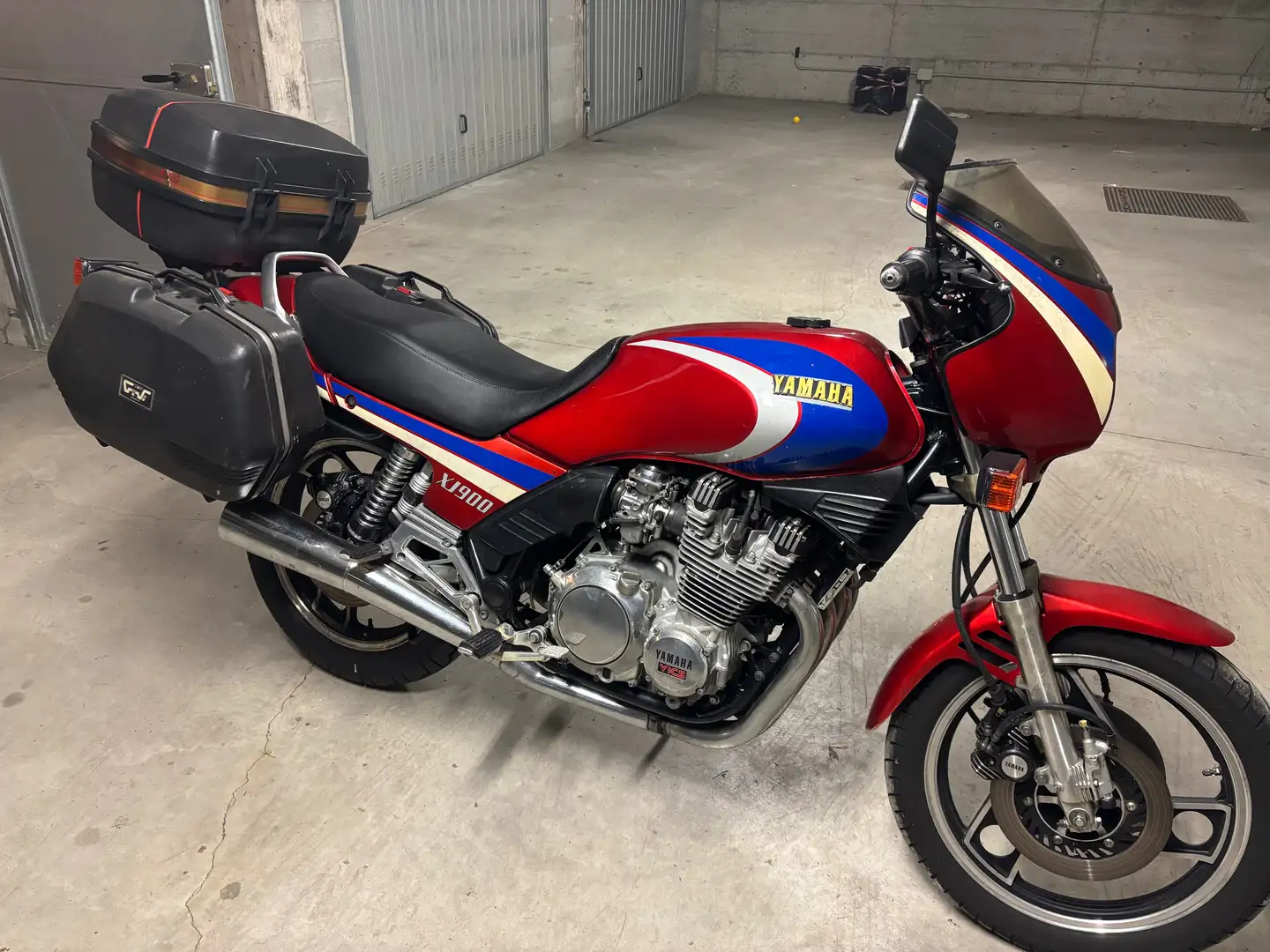 Yamaha XJ 900 Rojo - 2