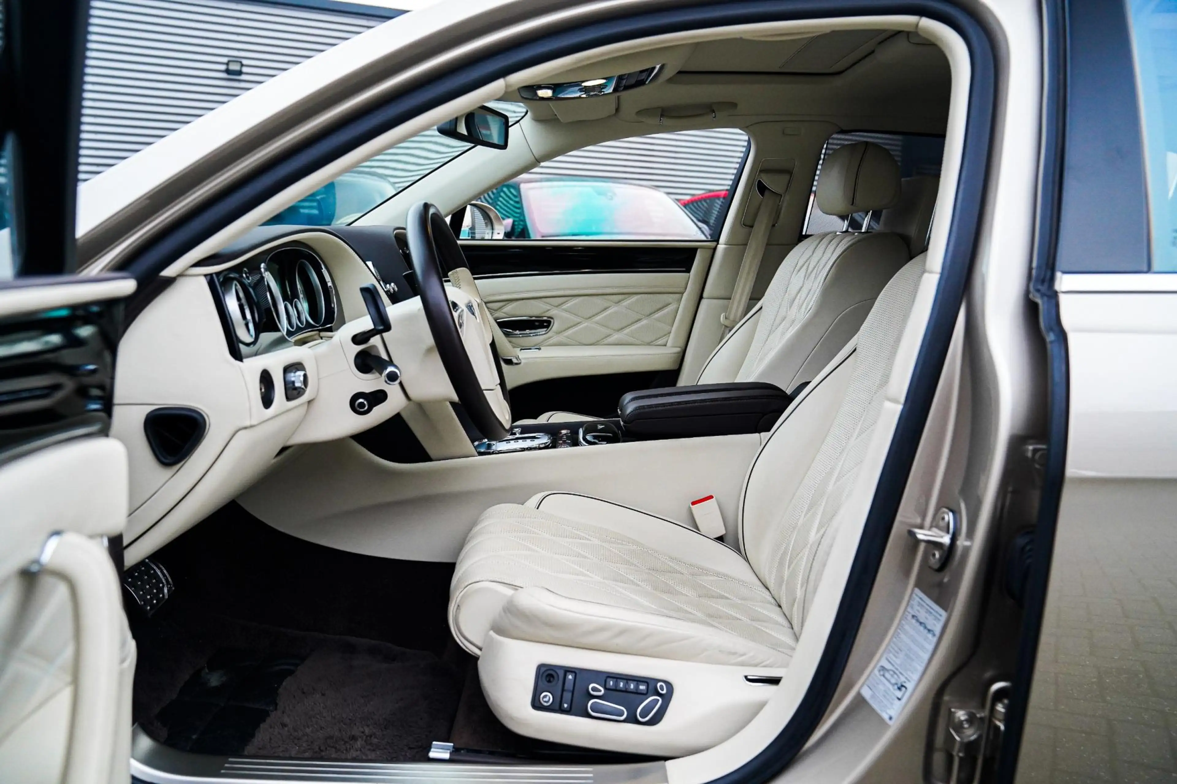 Bentley Flying Spur 6.0 W12 | Massage voor/achter | Pano | Stoelverkoe — photo 46
