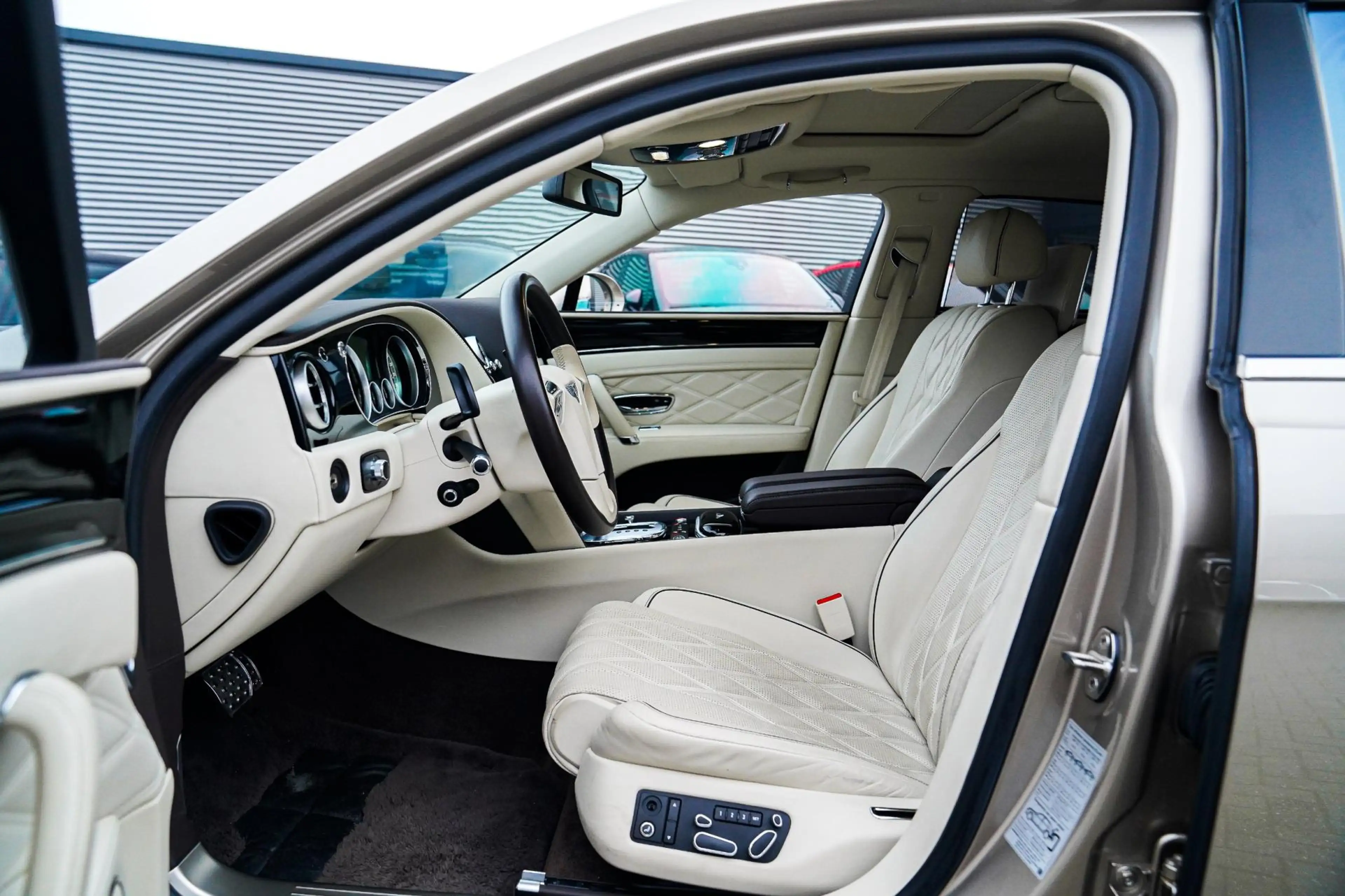 Bentley Flying Spur 6.0 W12 | Massage voor/achter | Pano | Stoelverkoe — photo 48