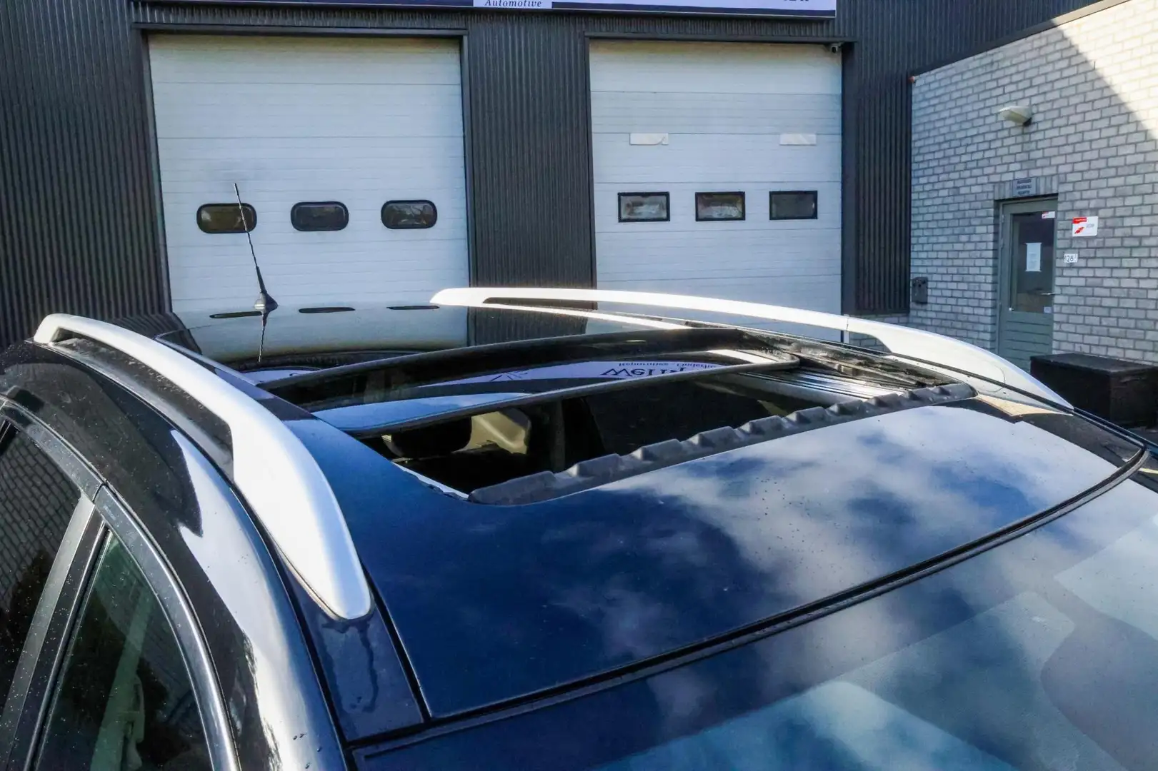 Nissan X-Trail 1.6 DIG-T N-Connecta 360 TREKHAAK PANORAMADAK NAVI Zwart - 2