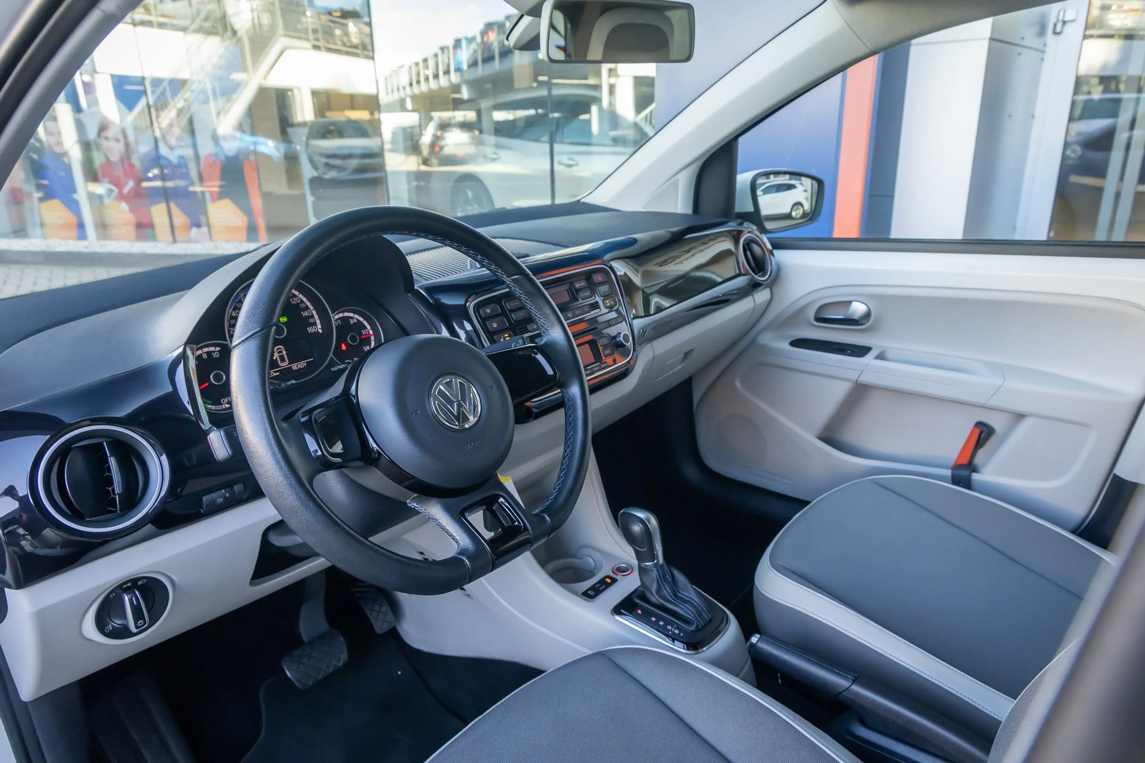 Volkswagen e-up! | Airco | Stoelverwarming | Elektrische verwarmbar — photo 2