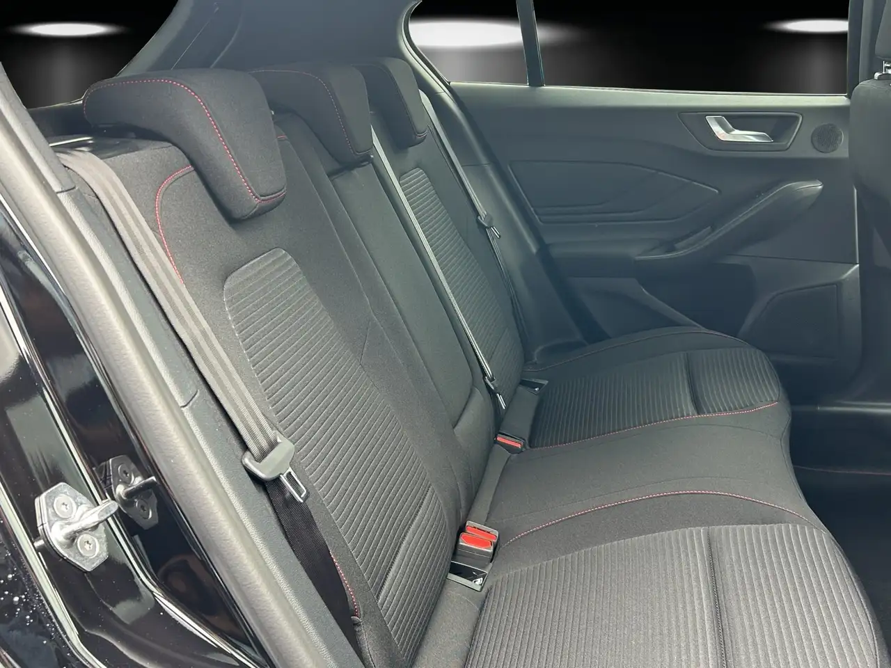 Ford Focus ST-Line X Winter Pak. B+O HUD 18 Zoll PDC 9