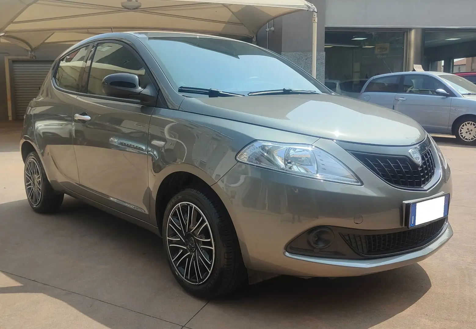 Lancia Ypsilon 1.0 FireFly 5 porte S&S Hybrid Oro Grigio - 1