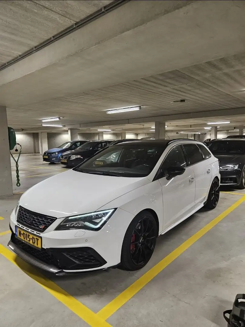 SEAT Leon 2.0 TSI CUPRA 300 Wit - 1