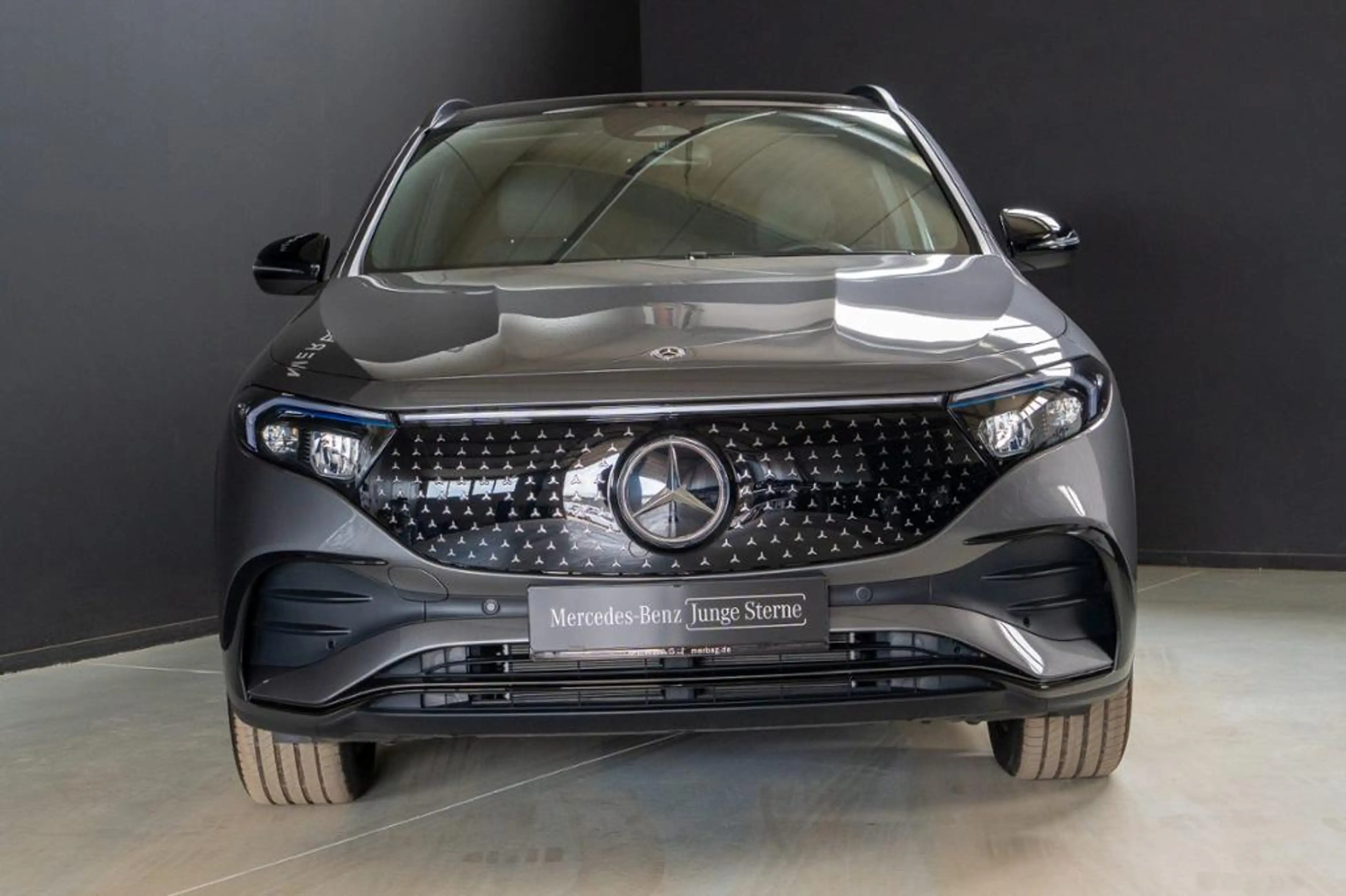 Mercedes-Benz EQA 300 4M *AMG Night Pano Distronic LED Winter — photo 2