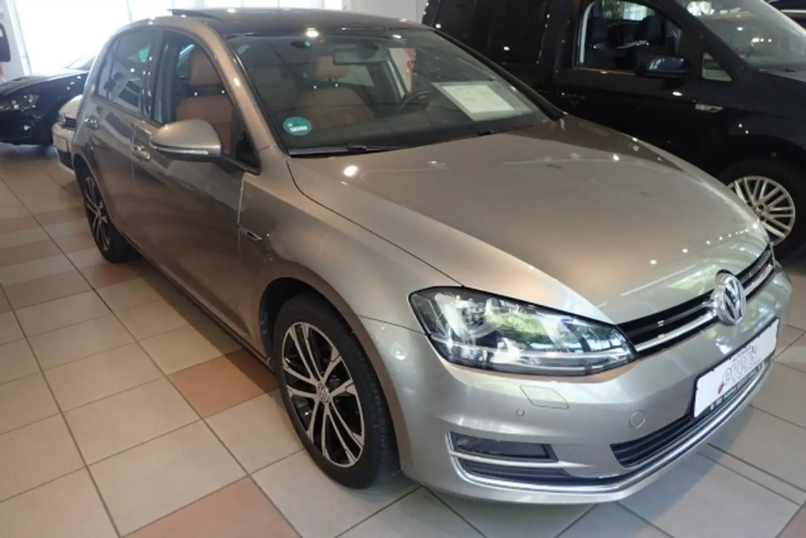 Volkswagen Golf VII Edition TSI LEDER XENON PANO NAVI ACC Klima Braun - 1