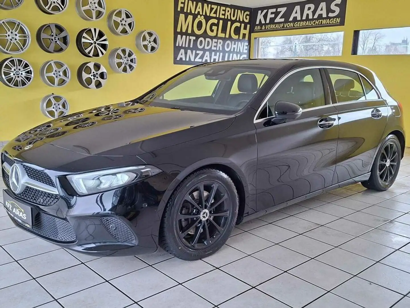 Mercedes-Benz A 200 d TOP ZUSTAND, DIGITAL KEY, PDC, RFK, NAVI Schwarz - 1