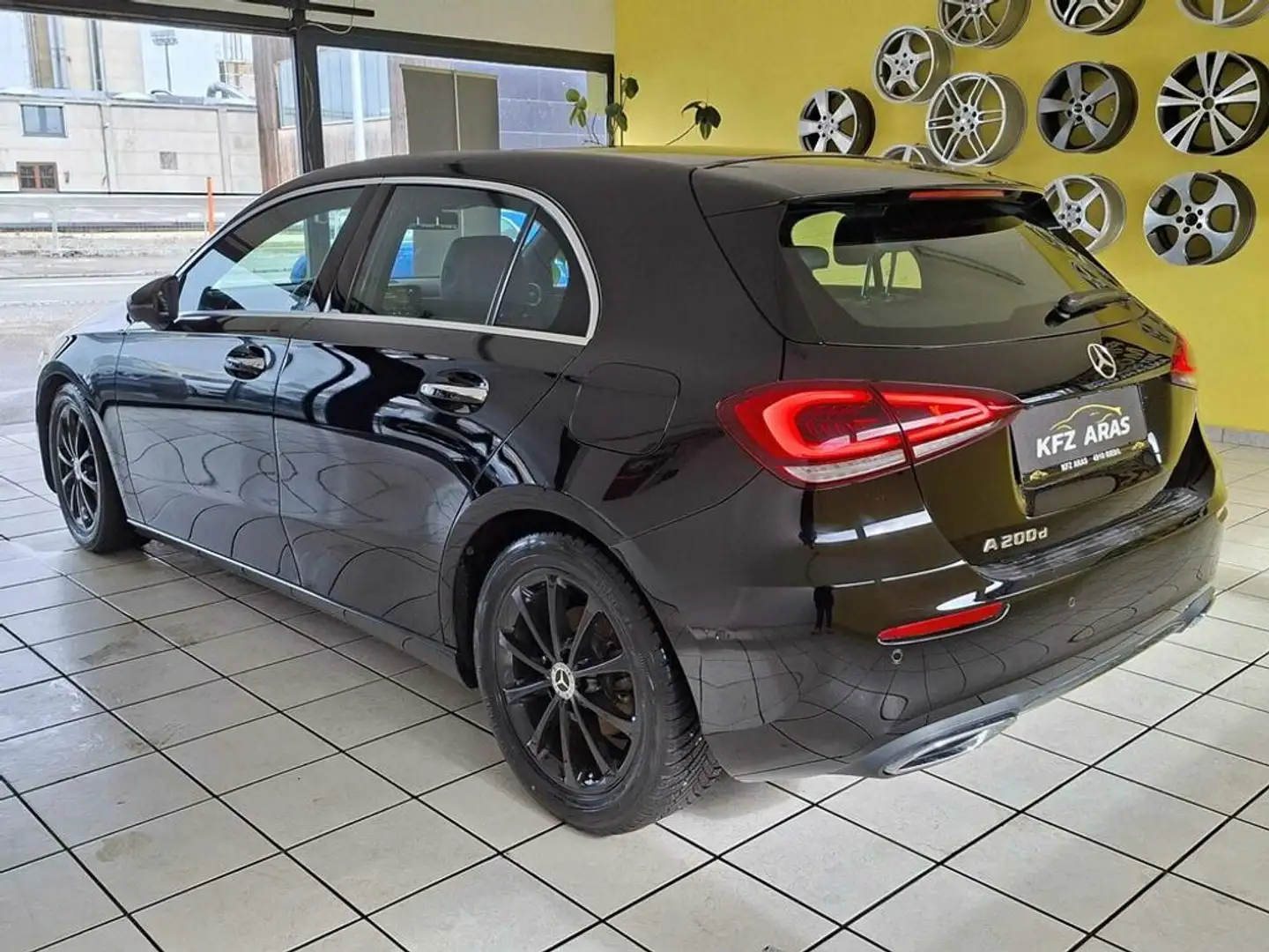 Mercedes-Benz A 200 d TOP ZUSTAND, DIGITAL KEY, PDC, RFK, NAVI Schwarz - 2
