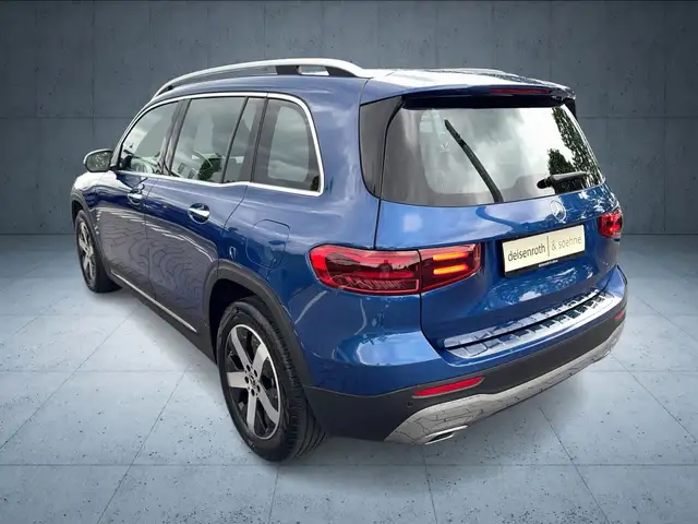 Mercedes-Benz GLB view 3