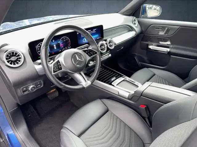 Mercedes-Benz GLB view 9