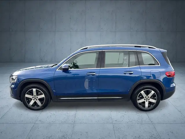Mercedes-Benz GLB view 2