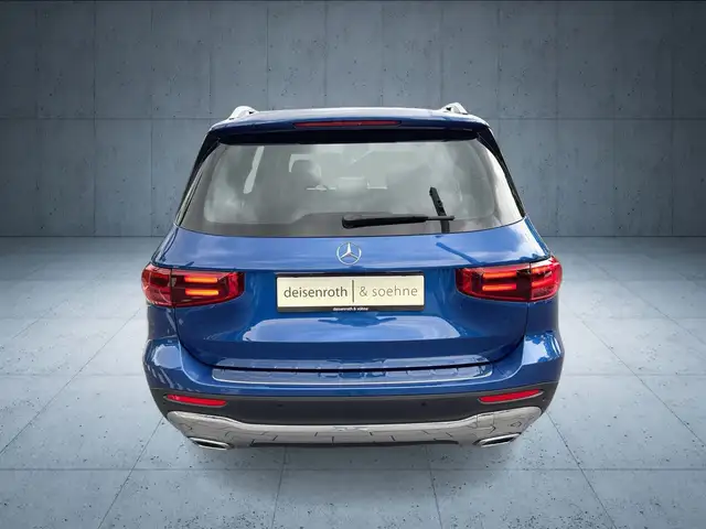 Mercedes-Benz GLB view 4