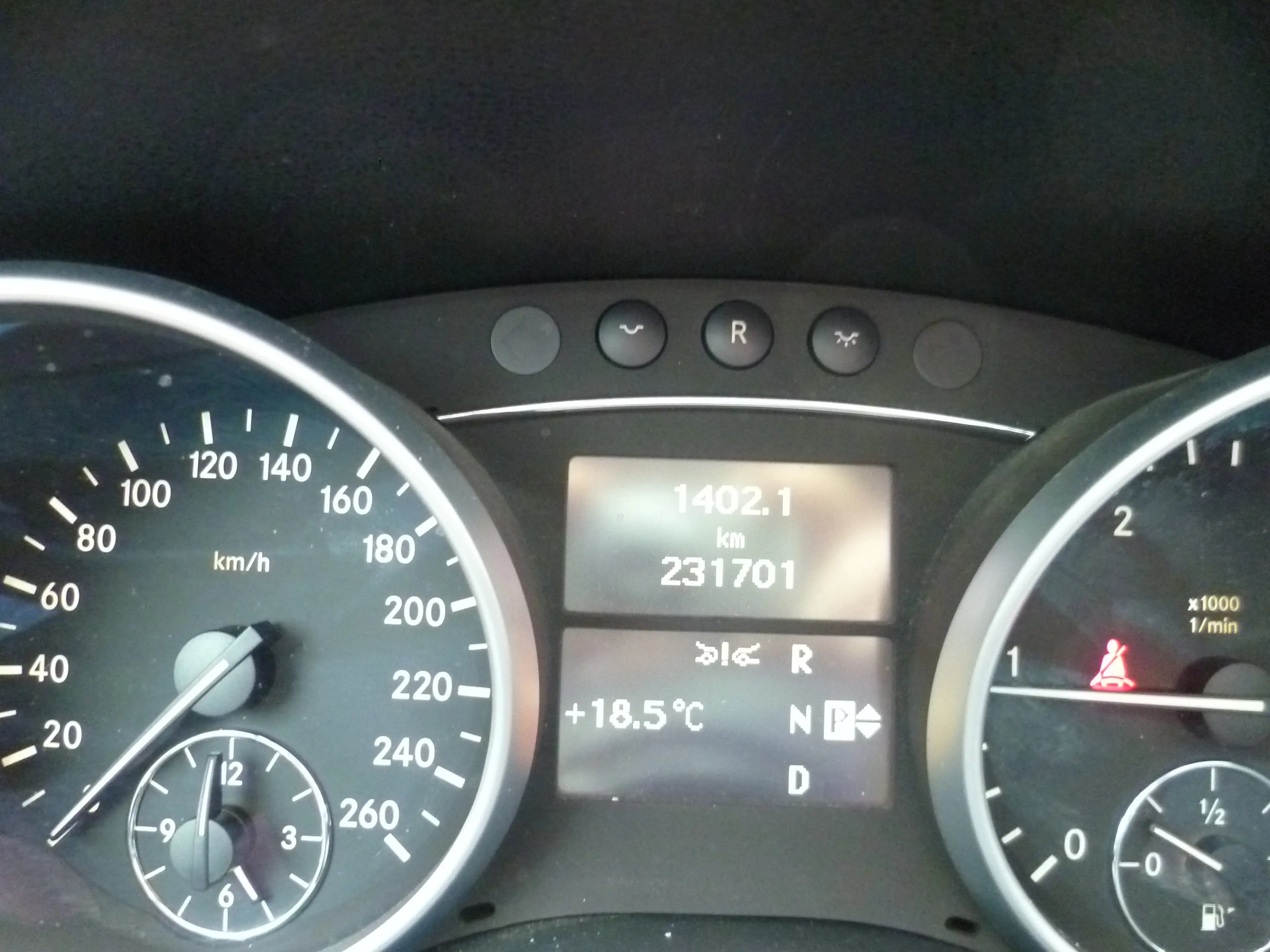 Mercedes-Benz ML 300 — photo 11