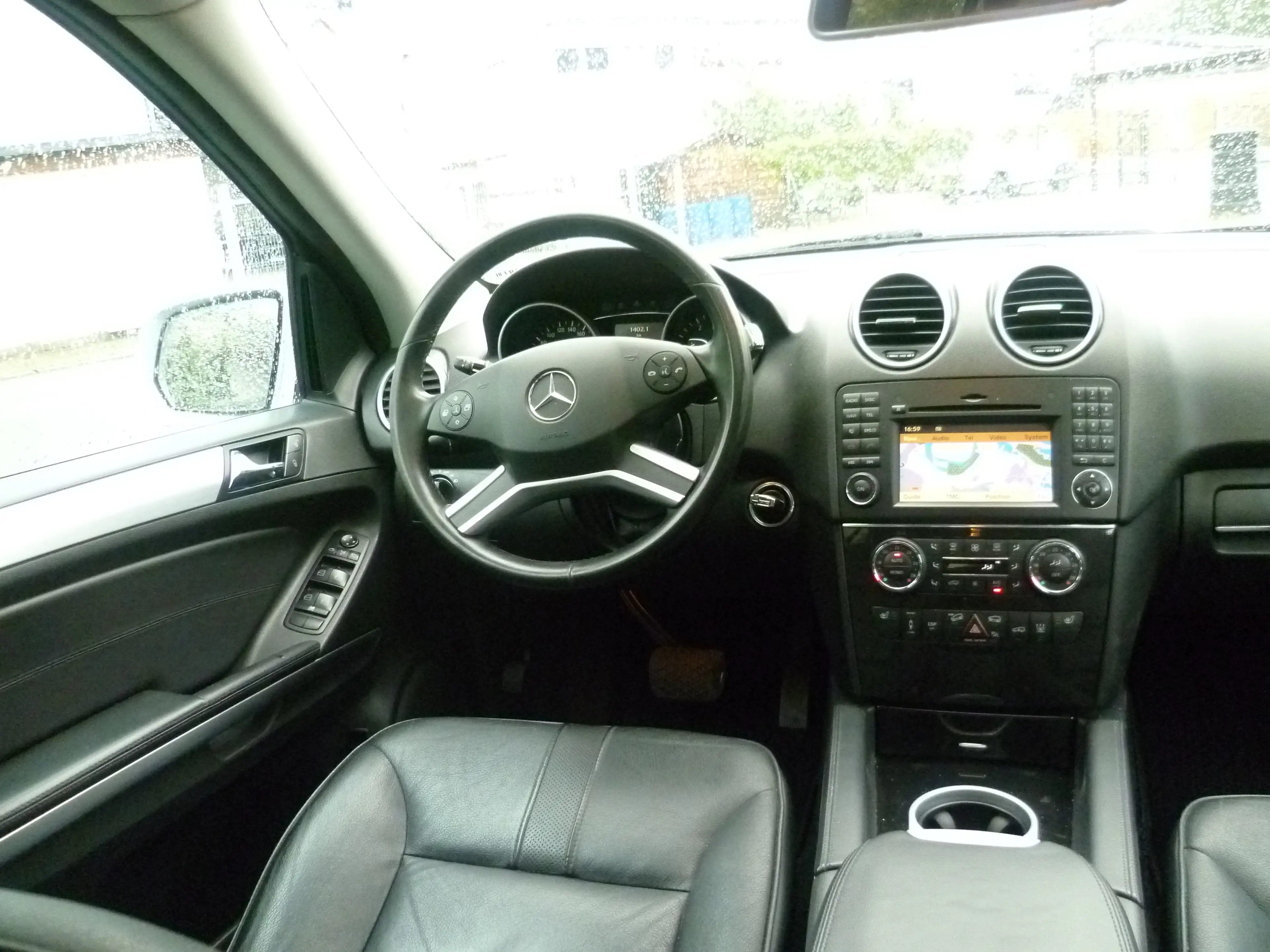 Mercedes-Benz ML 300 — photo 7