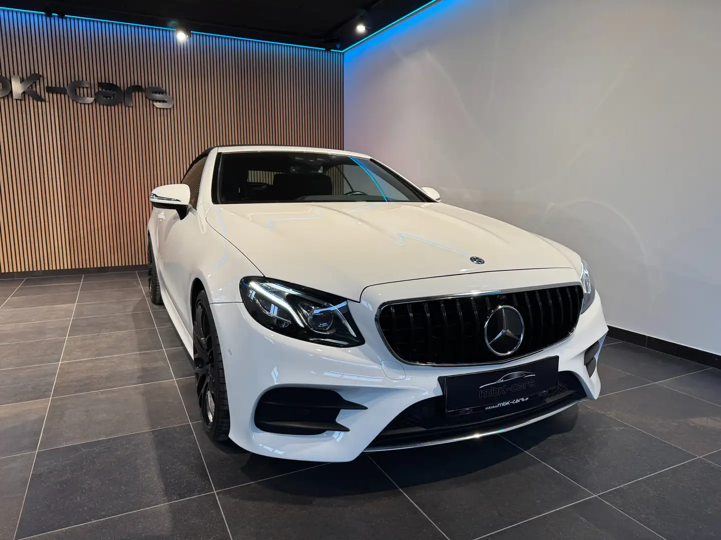 Mercedes-Benz E 220 Cabrio E 220 d AMG-Paket Weiß - 1