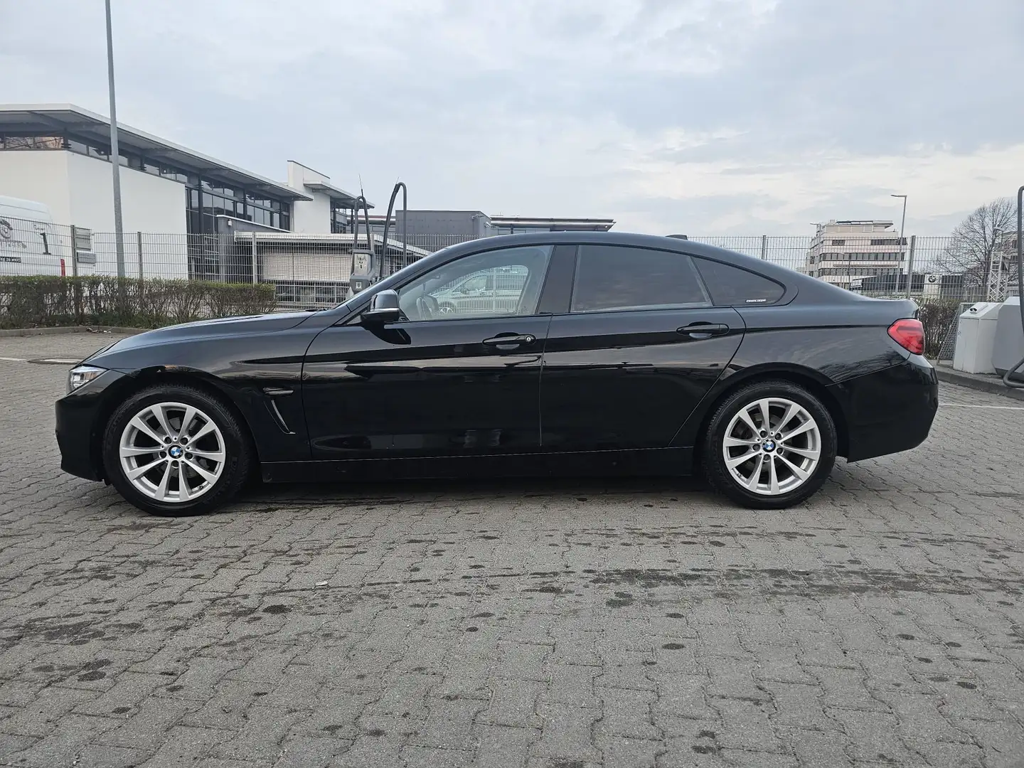BMW 418 4er+Gran+Coupe+Diesel+418d+Gran+Coupe+Advantage Black - 2