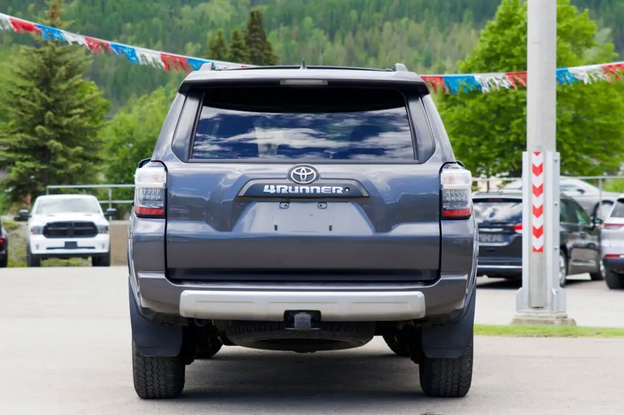 Toyota 4-Runner снимка Toyota 4-Runner