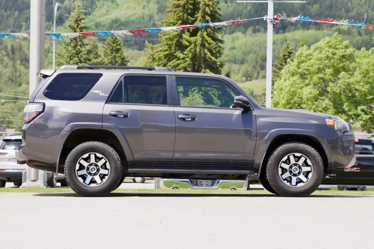 Toyota 4-Runner снимка Toyota 4-Runner