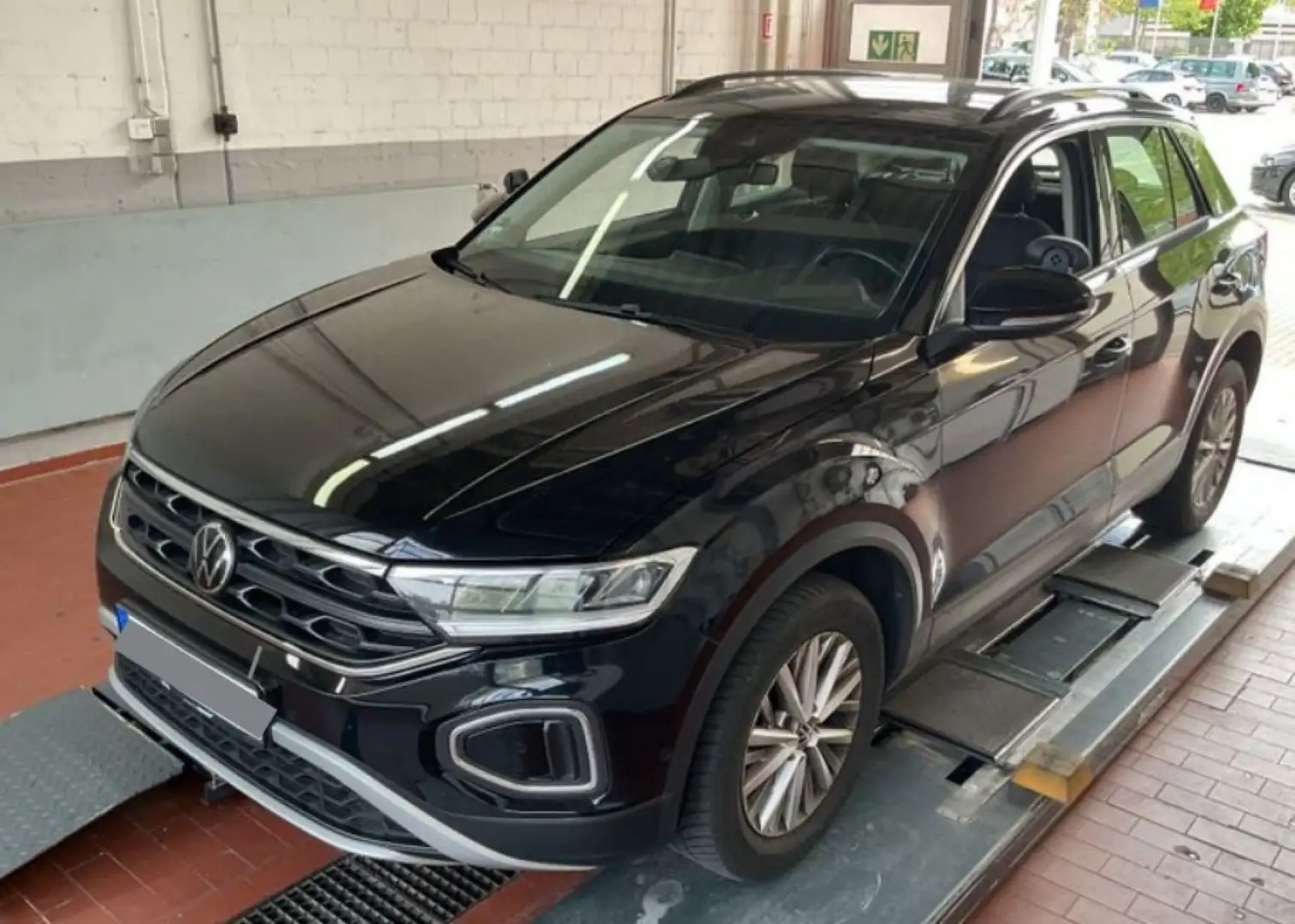 Volkswagen T-Roc 2.0 TDI SCR DSG Life Schwarz - 2