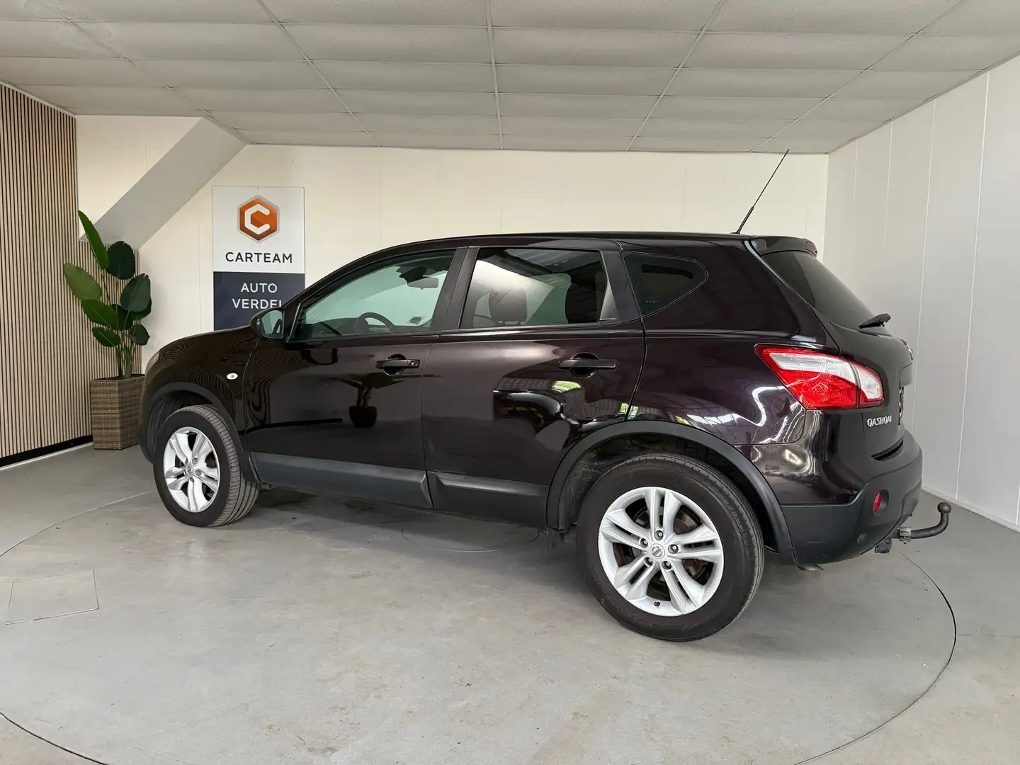 Nissan Qashqai 1.6 Acenta Airco, trekhaak, airco, lmv Zwart - 2