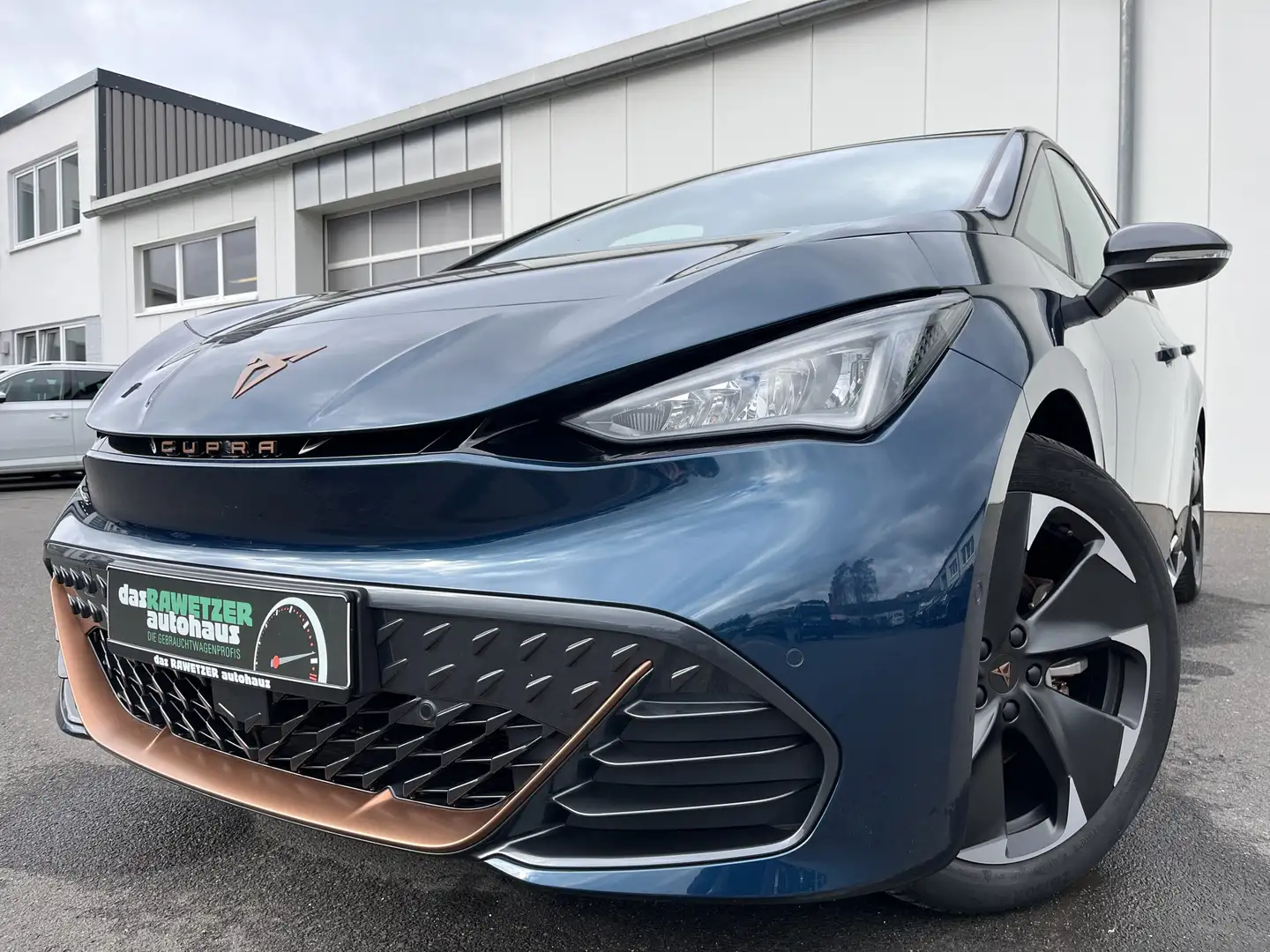 CUPRA Born 62kWh 141€ m. 20% Anzahlung Area View Travel Ass Blau - 1
