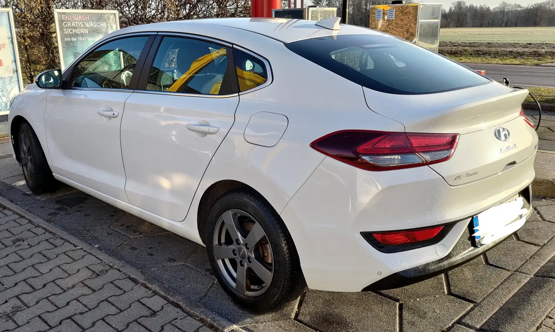Hyundai i30 i30 Fastback 1.4 T-GDI Fastback Trend Weiß - 2
