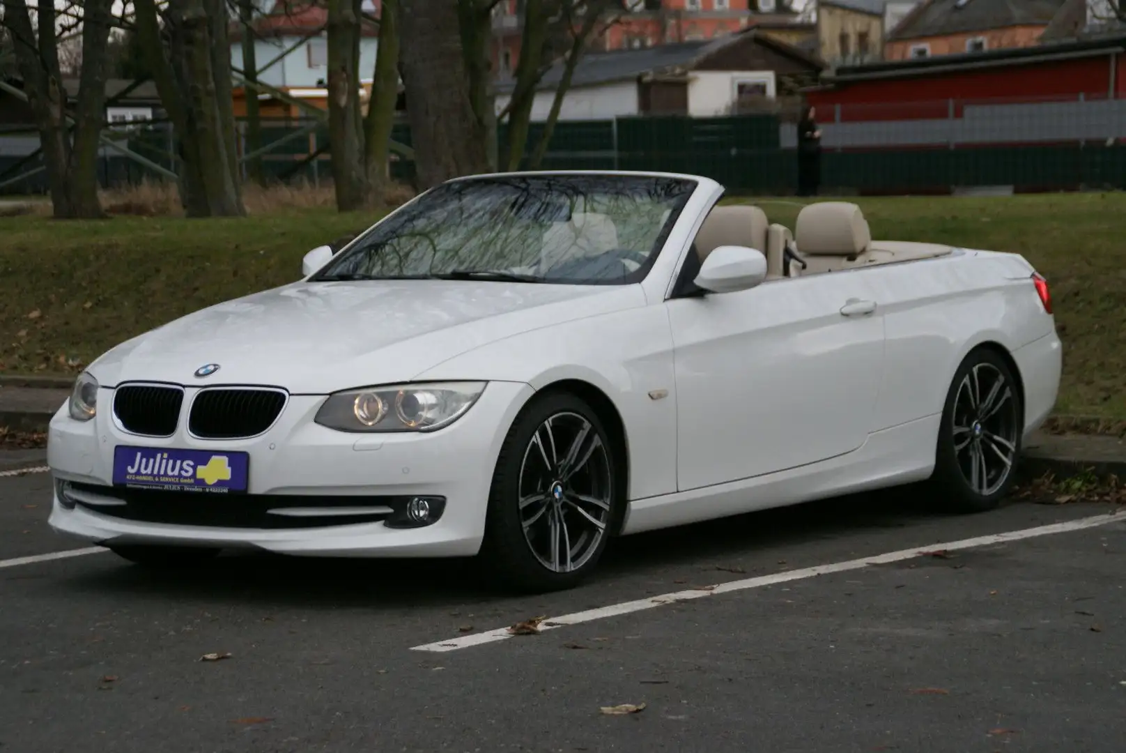 BMW 320 Cabrio 320d KLIMA NAVI LEDER ALU Weiß - 2